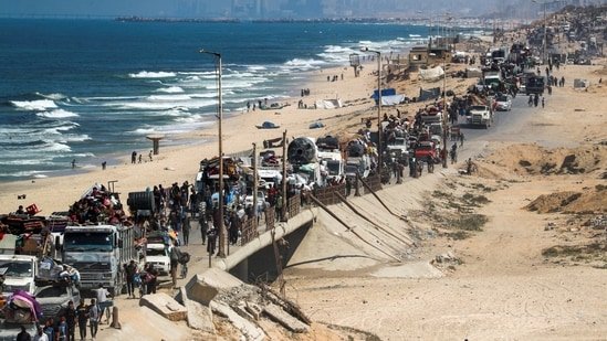 Displaced Palestinians, fleeing northern Gaza due to an Israeli military operation.(REUTERS)