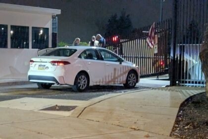 Driver rams car into FBI Pittsburgh office gate.(X/FBI Pittsburgh)