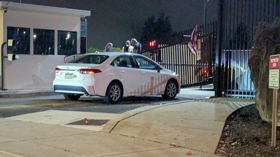 Driver rams car into FBI Pittsburgh office gate.(X/FBI Pittsburgh)